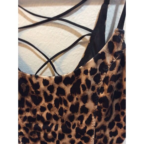 Victoria's Secret animal print sport bra Criss cross back Size Medium M - Picture 3 of 5